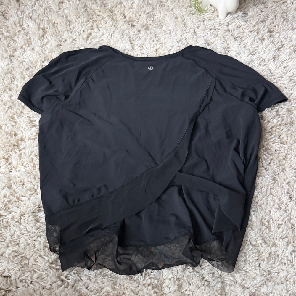 lululemon athletica Black Short breathable, sporty gym workout Sleeve Top
